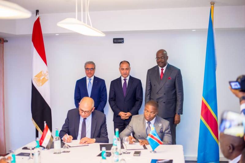 جانب من توقيع  اتفاقية تعاون بين البريد المصري ومؤسسة البريد والاتصالات الكونغولية