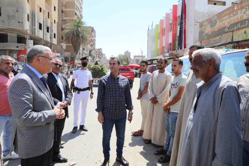 محافظ المنيا يتابع انتظام العمل بمواقف السيارات والالتزام بالتعريفة الجديدة