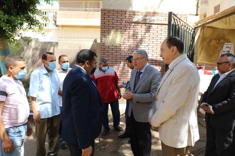 محافظ المنيا يتابع انتظام سير امتحانات الثانوية العامة بعدد من اللجان