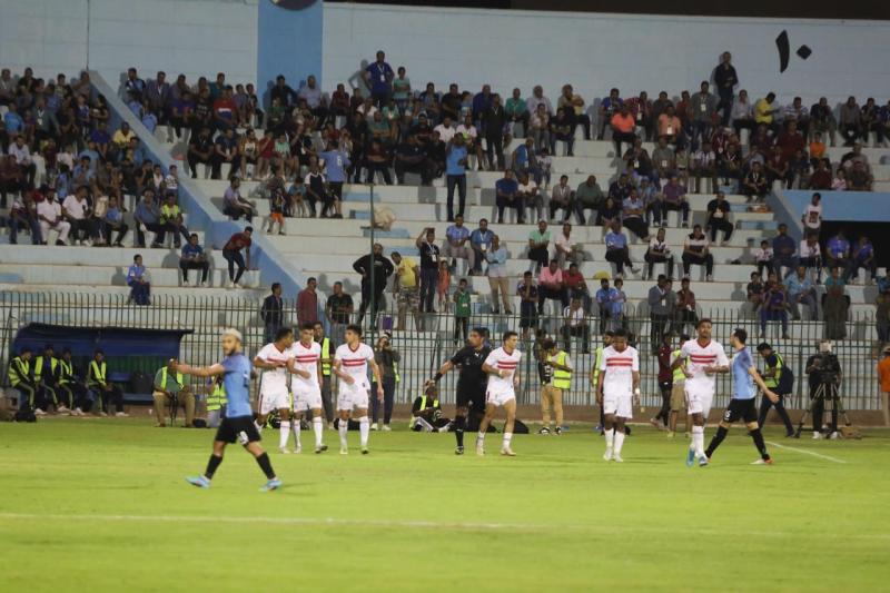 لاعبو الزمالك يحتفلون مع الجماهير 
