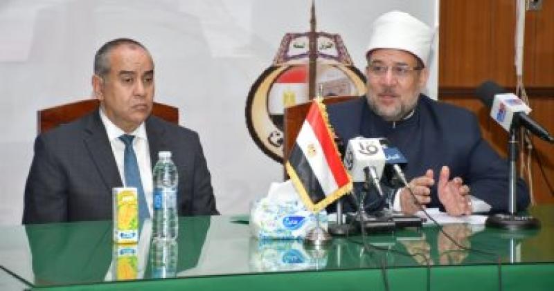 وزيرا الأوقاف والطيران المدنى
