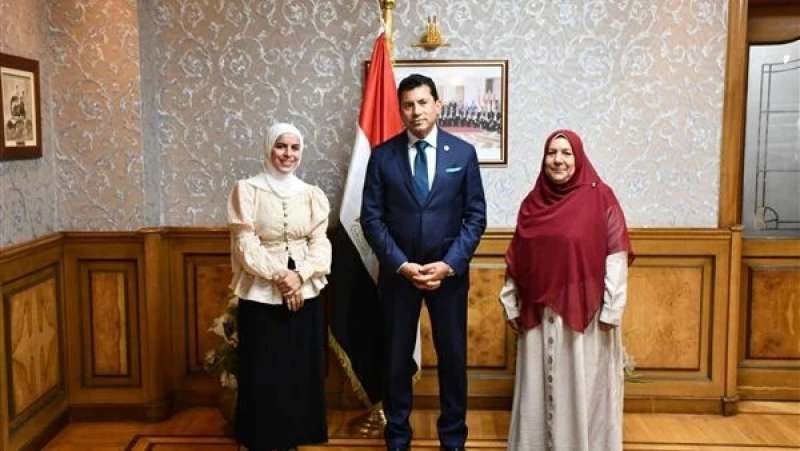 وزير الشباب يُكرم جهاد أحمد 
