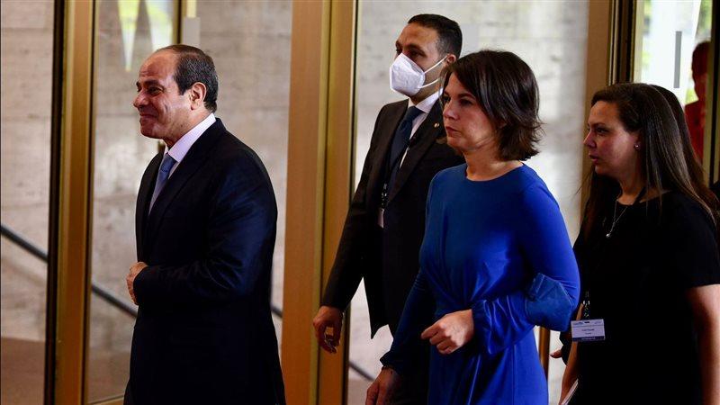 السيسي يلتقي وزيرة الدفاع الألمانية