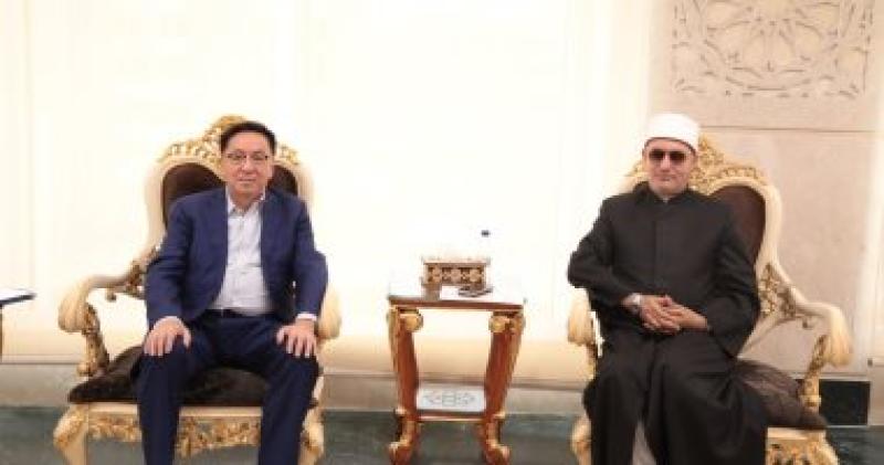 الأمين العام لمجمع البحوث الإسلامية و سفير جمهورية كازاخستان