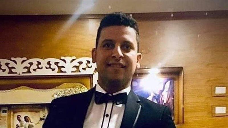 الصيدلي أحمد حاتم 