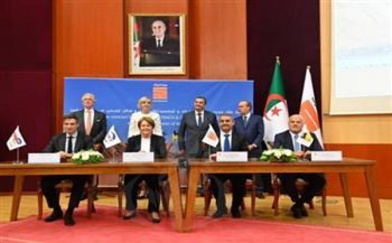 مجمع سوناطراك يوقع عقدا مع أوكسيدنتال وإيني وتوتال إينرجي