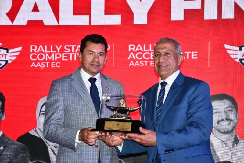 وزيرالشباب ورئيس الأكاديمية العربية