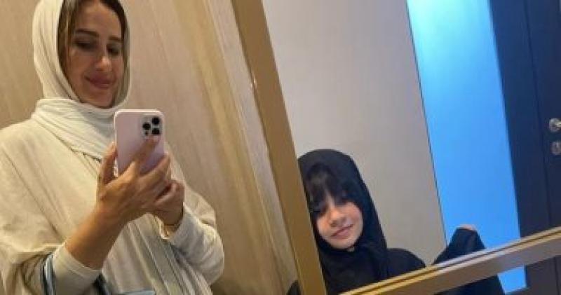 حلا شيحة وابنتها