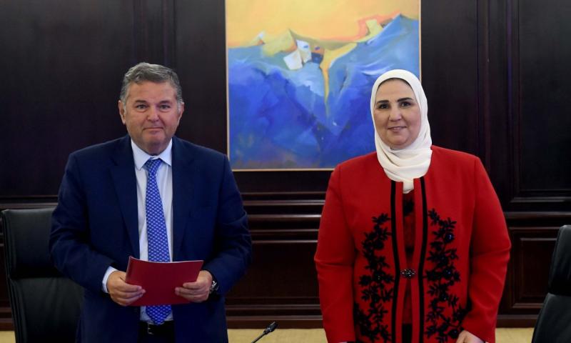 هشام توفيق وزير قطاع الأعمال العام، ونيفين القباج وزيرة التضامن الاجتماعي