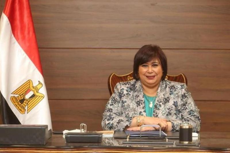 وزيرة الثقافة 