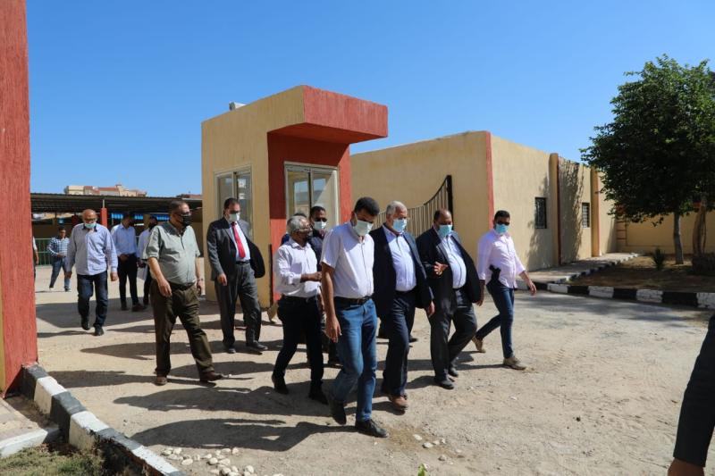 وزير الزراعة يتفقد مركز التلقيح الاصطناعي بالعامرية