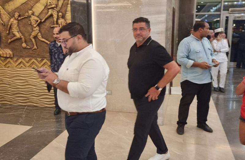 مدرب منتخب مصر يحضر لقاء قمة نهائي كأس مصر بين الأهلي والزمالك