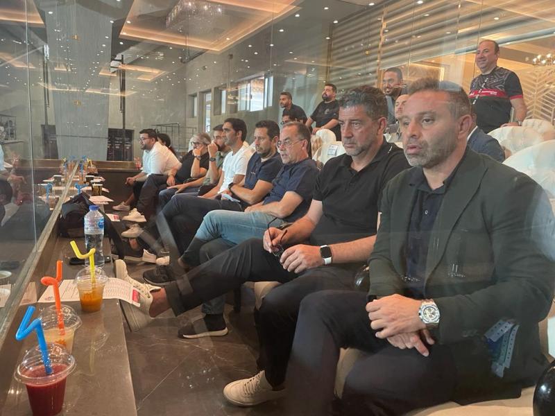 فيتوريا وحازم إمام وجهاز منتخب مصر يتابعون قمة الأهلي والزمالك