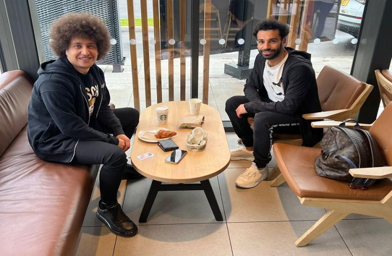 محمد صلاح مع لاعب الزمالك السابق