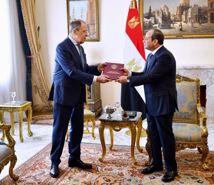 الرئيس السيسي يتسلم رسالة من الرئيس الروسي بشأن العلاقات الثنائية والأزمة الأوكرانية