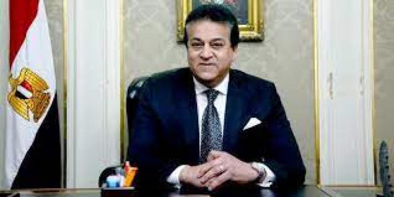 الدكتور خالد عبدالغفار يتسلم نتيجة مسابقة تعيين 20 أخصائي أشعة بوزارة الصحة