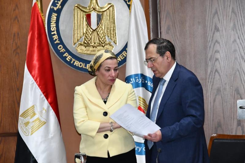 وزيرا البترول والبيئة