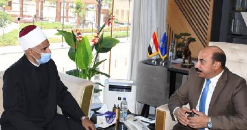 محافظ أسوان يلتقى وكيل وزارة الأوقاف