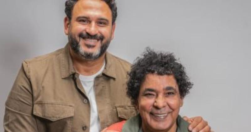 محمد منير وأكرم حسنى