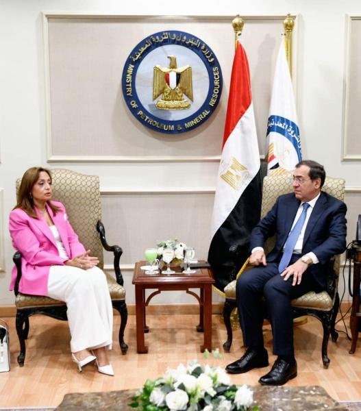 وزير البترول و مفوضة الطاقة والبنية التحتية بالاتحاد الأفريقى