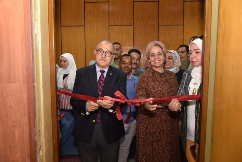 رئيس جامعة اسيوط يفتتح  أول مركز للتوثيق الإعلامى بالمبنى الإدارى للجامعة
