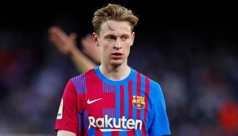 دي يونج لاعب وسط برشلونة