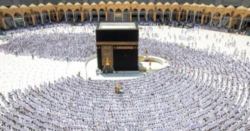الطواف حول الكعبة المشرفة