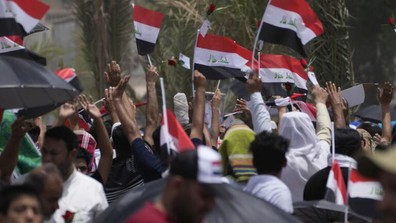 المتظاهرون العراقيون