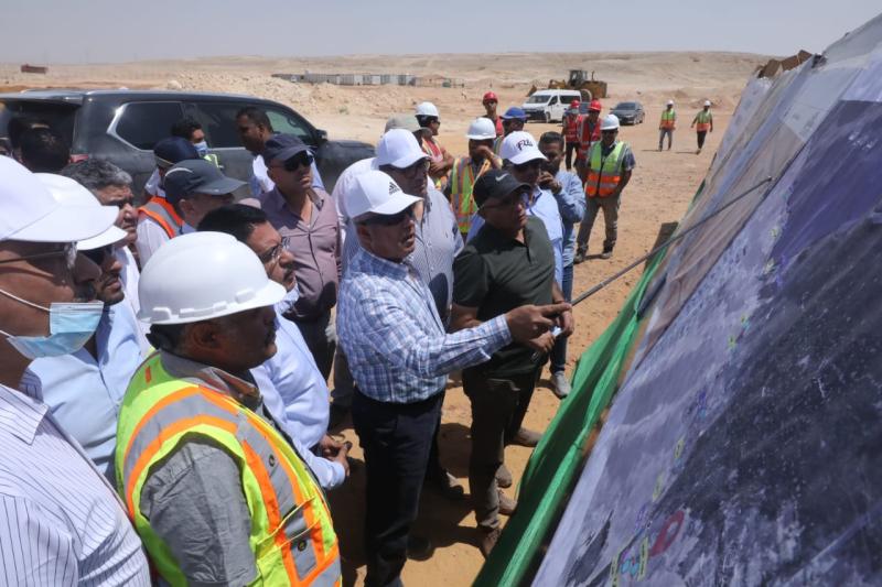وزير النقل يتابع  تنفيذ الخط الأول من مشروع شبكة القطار الكهربائي السريع