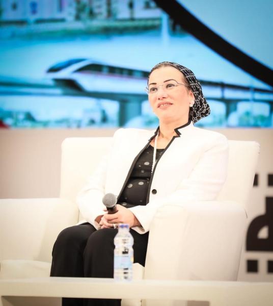 وزيرة البيئة