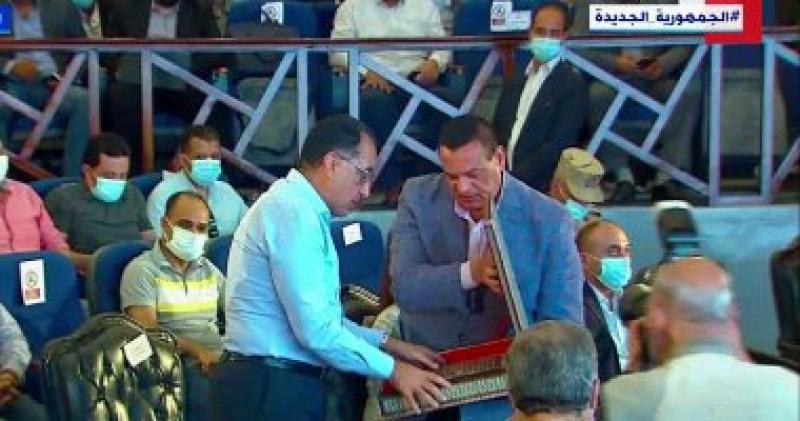 رئيس الوزراء ومحافظ البحيرة