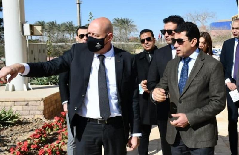 أشرف صبحي وزير الشباب والرياضة وشريف العريان رئيس الاتحاد المصري للخماسي