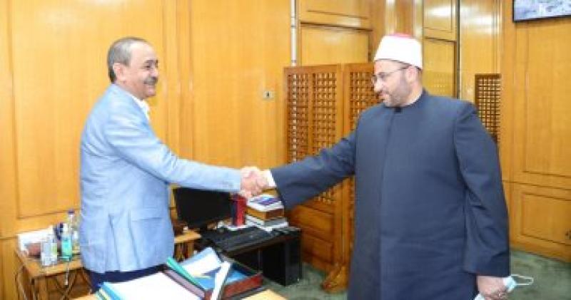 وفد المجمع يلتقى محافظ الإسماعيلية