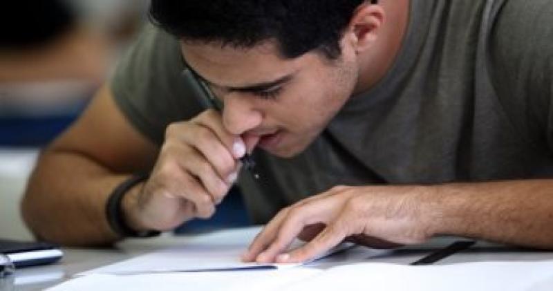 طالب ثانوية عامة