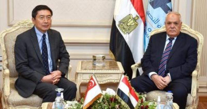 لقاء رئيس العربية للتصنيع وسفير سنغافورة بالقاهرة