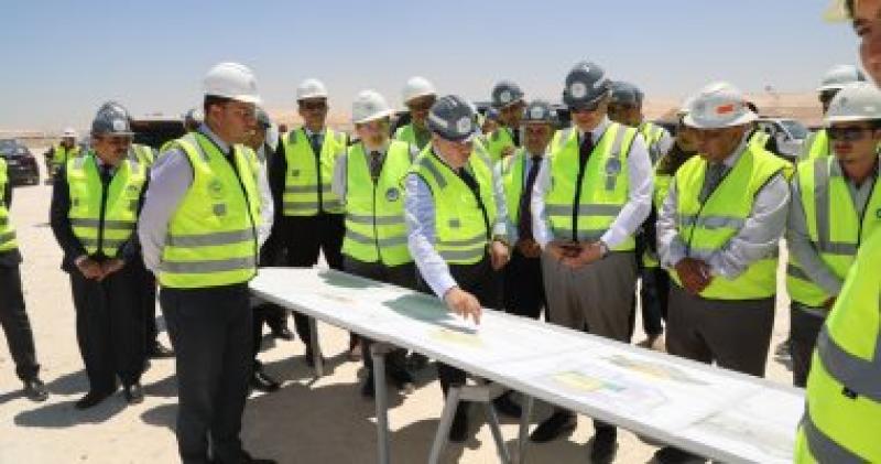 وزير القوى العاملة خلال زيارته لموقع مشروع المحطة النووية بالضبعة