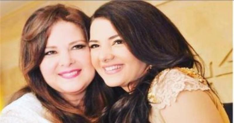  دلال عبد العزيز ودنيا سمير غانم 