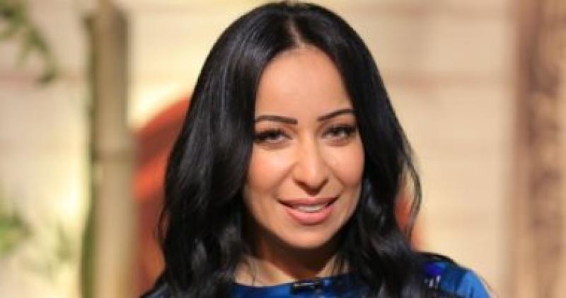 الإعلامية سالي عاطف