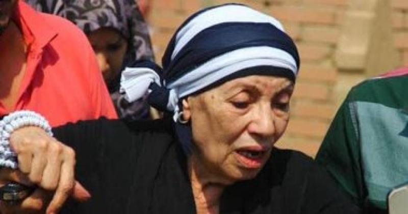   الفنانة رجاء حسين