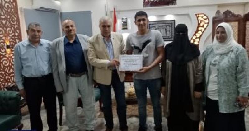 وكيل تعليم الإسماعيلية يستقبل الطالب
