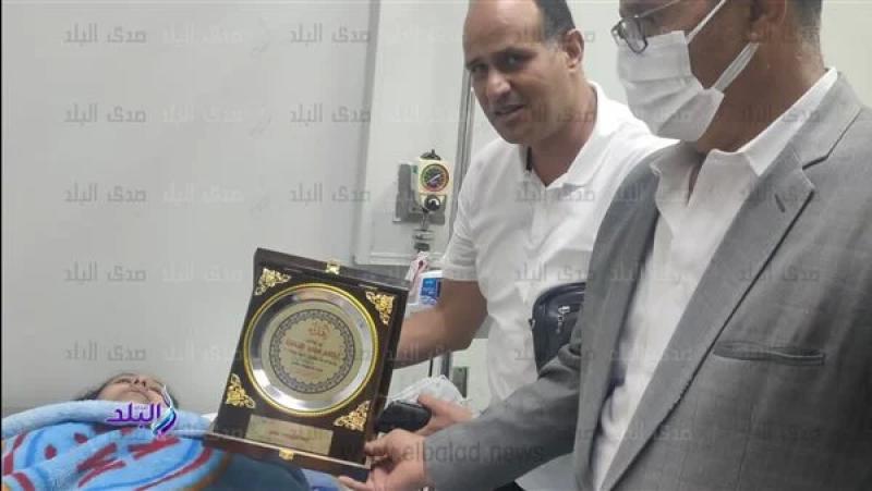 اثناء تكريم الطالبة