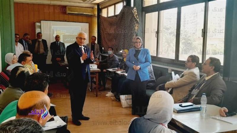 نائب وزير التعليم يتفقد تدريب المعلمين على المفاهيم البيئية