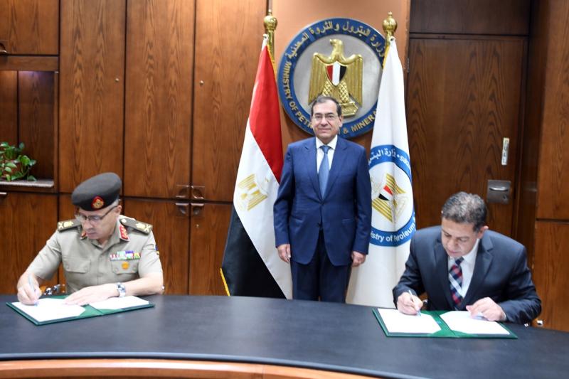 خلال التوقيع