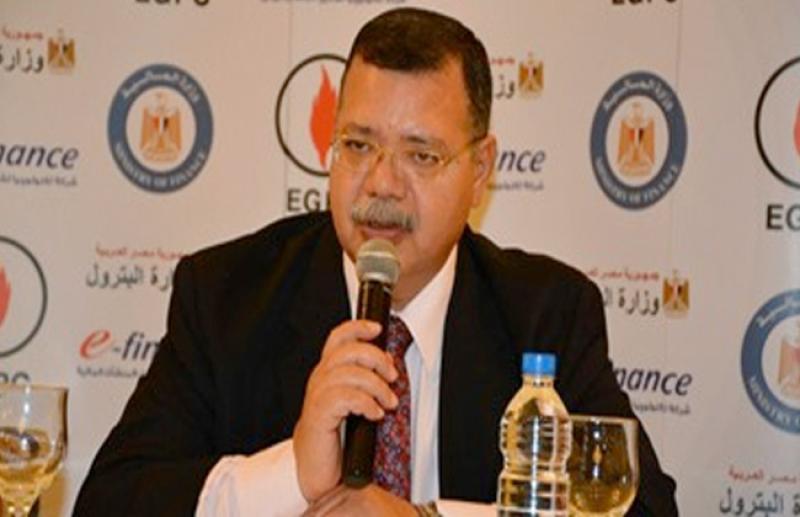 حمدي عبد العزيز المتحدث الرسمي باسم وزارة البترول