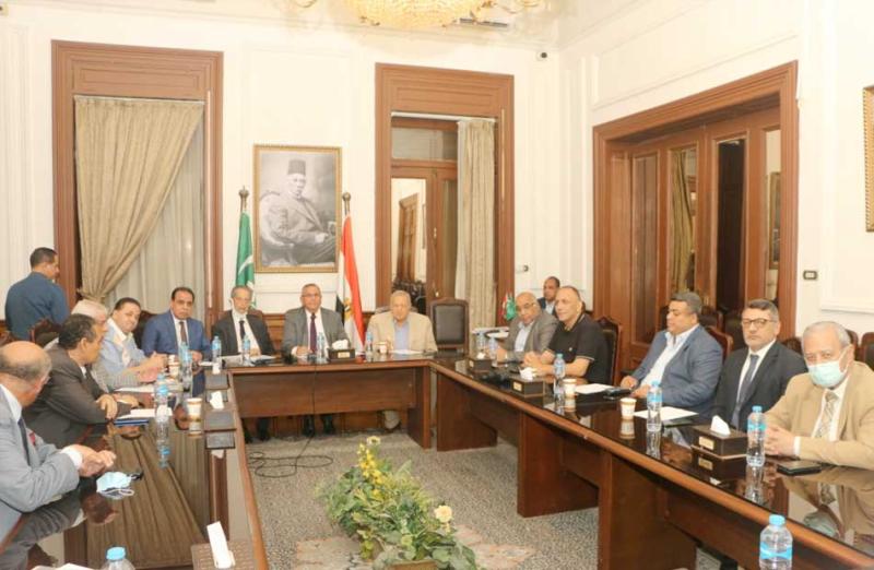 اجتماع المكتب التنفيذي لـ الوفد لبحث مشكلة متأخرات الضرائب 