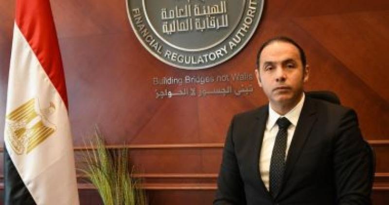 الدكتور إسلام عزام