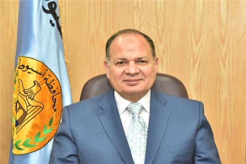  اللواء عصام سعد محافظ أسيوط