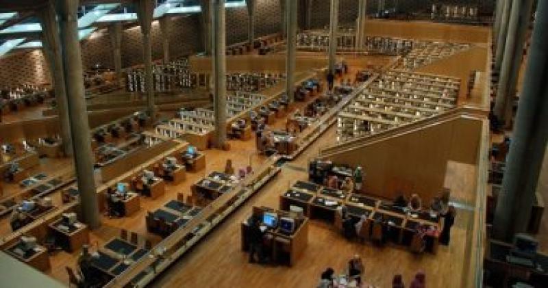 مكتبة عامة.. صورة توضيحية