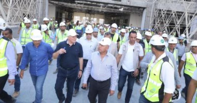 وزير النقل يتفقد محطة قطارات الصعيد