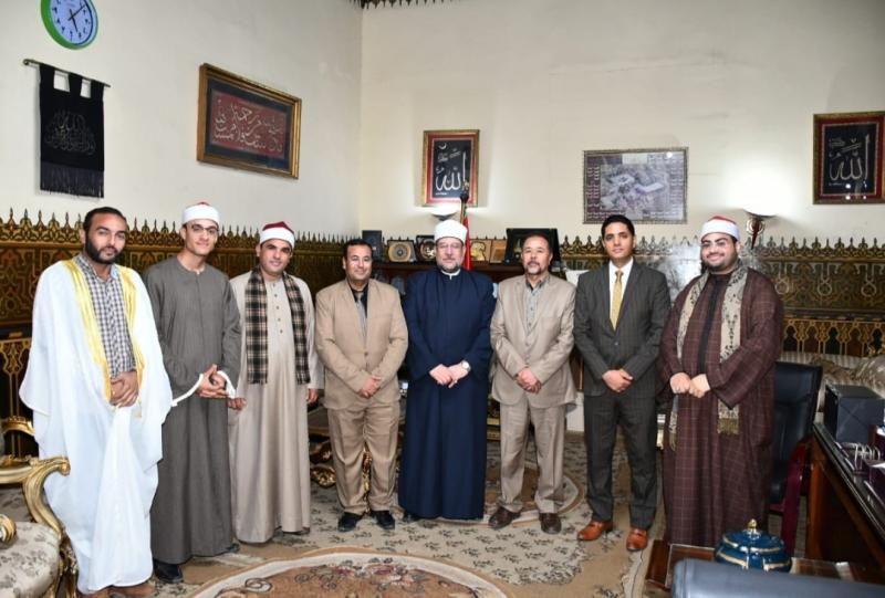 وزير الأوقاف مع المبتهلين 
